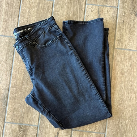 Levi's Pants - 𝅺Levi’s Women’s Black Modern Straight Jeans Size 18W
